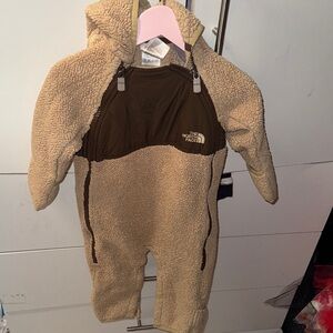 Autentic The North Face Kids Beige and Dark Brown Footie